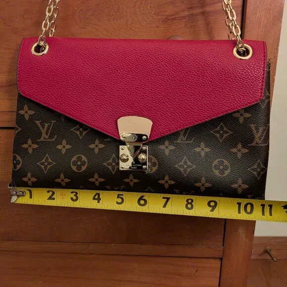 LV Monogram-style bag - Picture 5 of 6